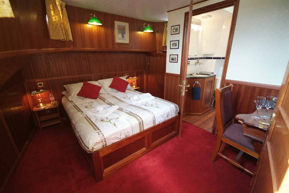 CRUCEROS FLUVIALES CANALES DE FRANCIA CANAL BORGOÑA LA BELLE EPOQUE EUROPEAN WATERWAYS GO BARGING HOTEL BARGE ALQUILER BARCOS FRANCIA CRUCEROS FLUVIALES LUJO PRIVADO BORGOÑA BURGUNDY BARGE CRUISES